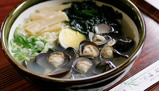 青森の誇り！十三湖しじみラーメンの深い味わいと歴史的魅力を完全解説