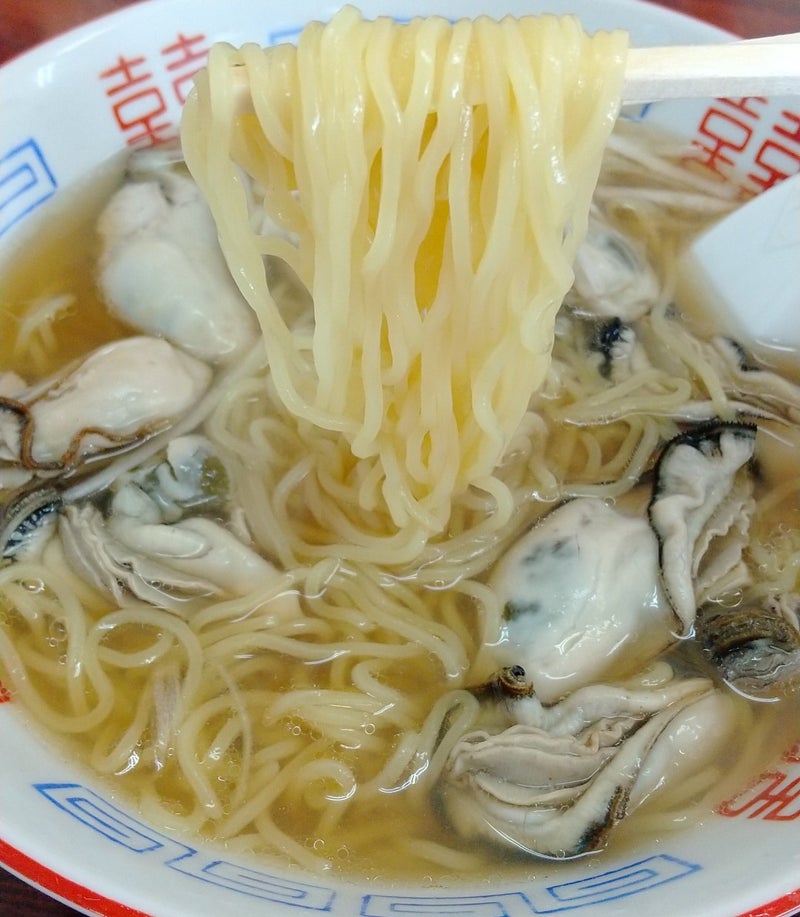 細麺の牡蠣ラーメン