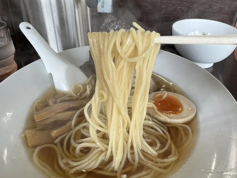 鯛だし醤油ラーメンの麺