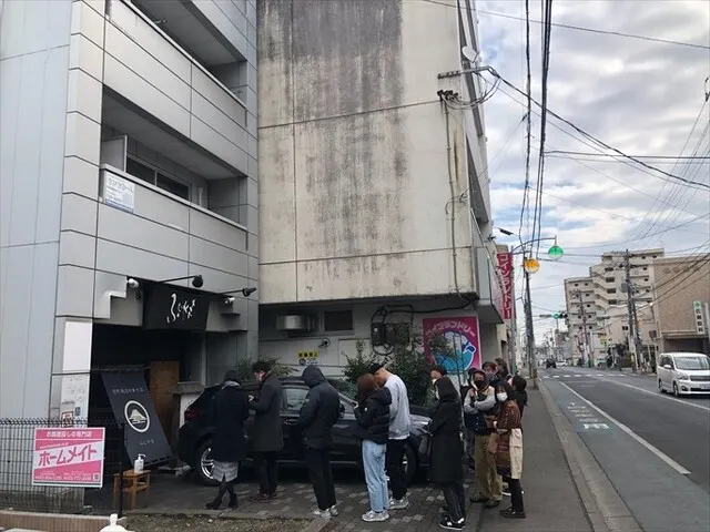 荒町商店中華そば ふじやま前の行列