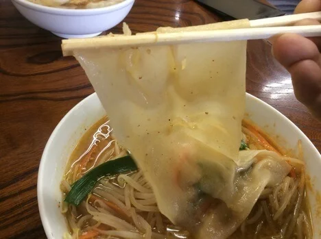 ひもかわラーメンの麺