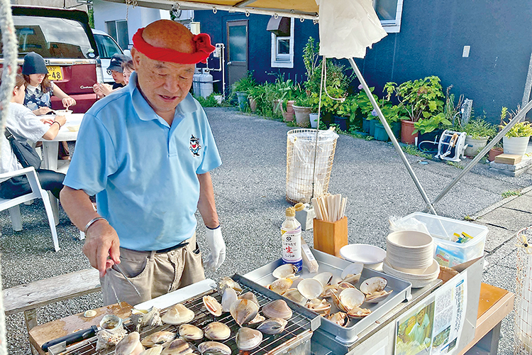 勝浦朝市の様子