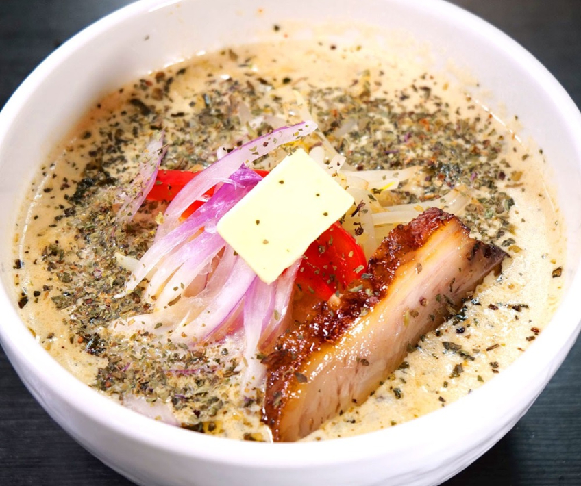 麺処 霧笛のホワイトガウラーメン