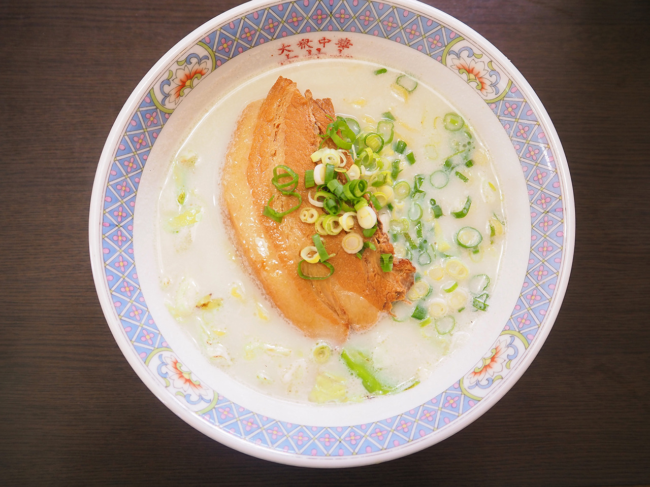 大衆中華ホサナのホワイトガウラーメン