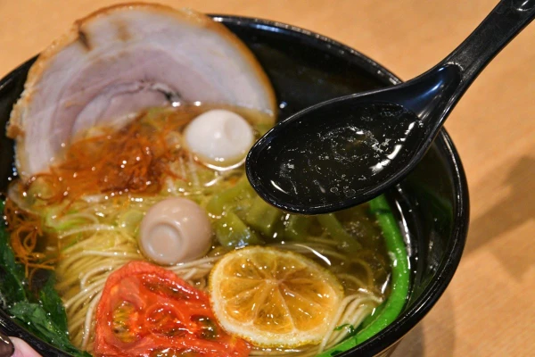 やまなし源水ラーメンのスープ