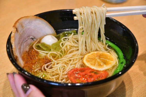 やまなし源水ラーメンの麺