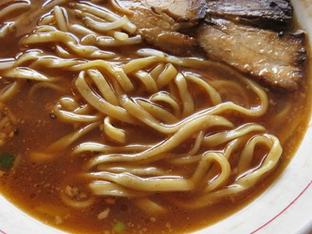 入善町ブラウンラーメンの麺