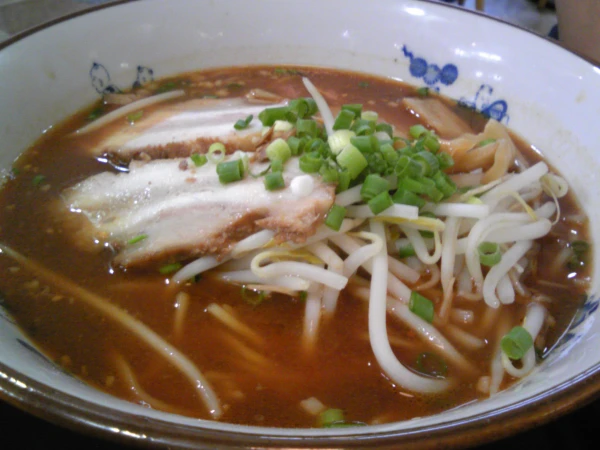チャイナハウス遊遊の入善ブラウンラーメン