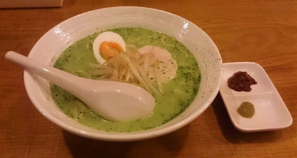 高岡グリーンラーメンのトッピング