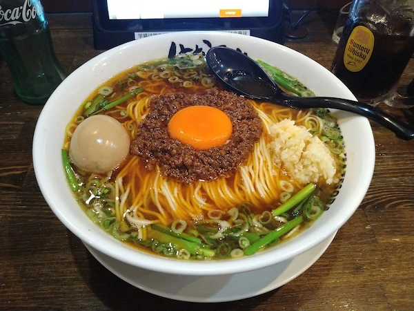 麺屋はなび の月見台湾ラーメン